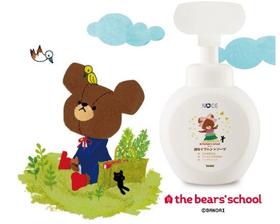 开在手上的一朵小樱花，还有淡淡香味！