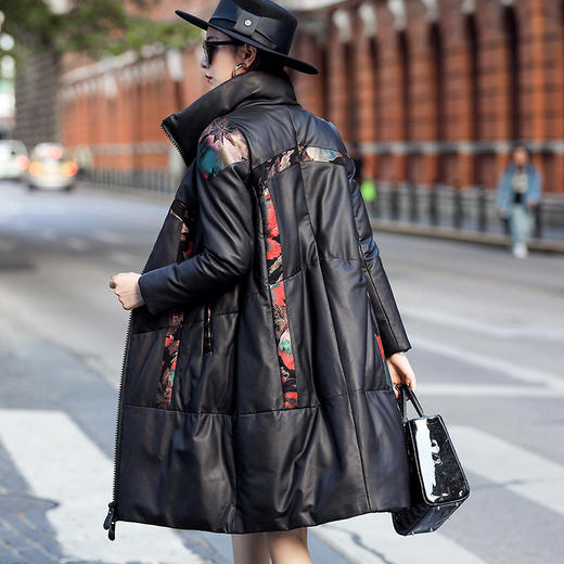 LYFS-2030冬季新款加厚女士中长款外套海宁真皮羽绒服 商品图2