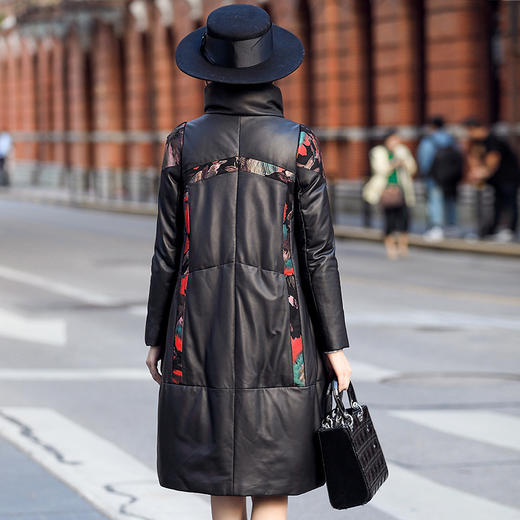 LYFS-2030冬季新款加厚女士中长款外套海宁真皮羽绒服 商品图3
