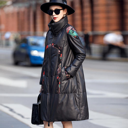 LYFS-2030冬季新款加厚女士中长款外套海宁真皮羽绒服 商品图0