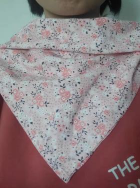 刚在直播间里玩出了新花样，好好的风吕敷，被二娃宝妈玩成了围兜兜