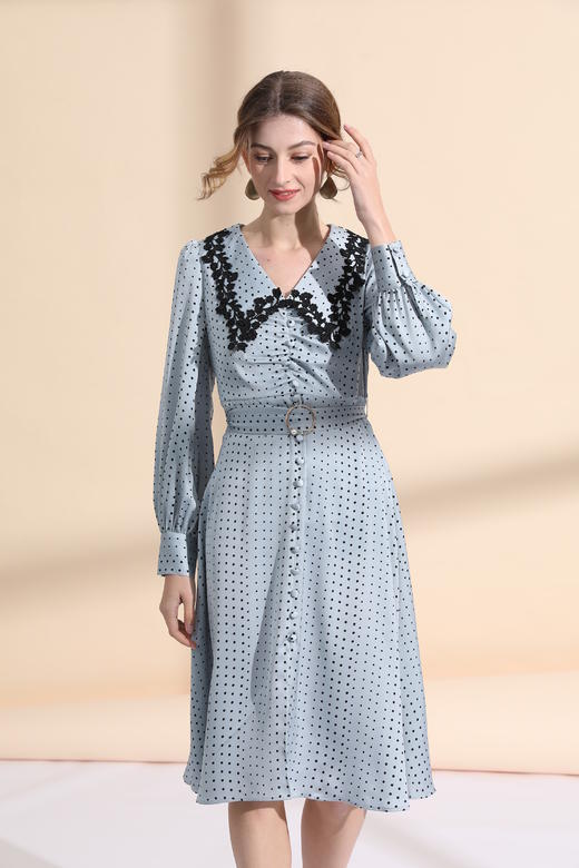 开叉摆复古领泡泡袖连衣裙（附腰带） 商品图3