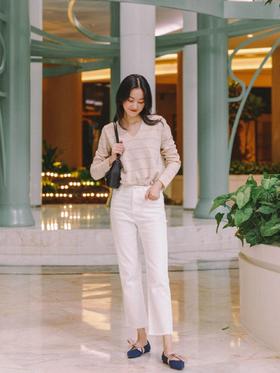 率性慵懒的V领衫~