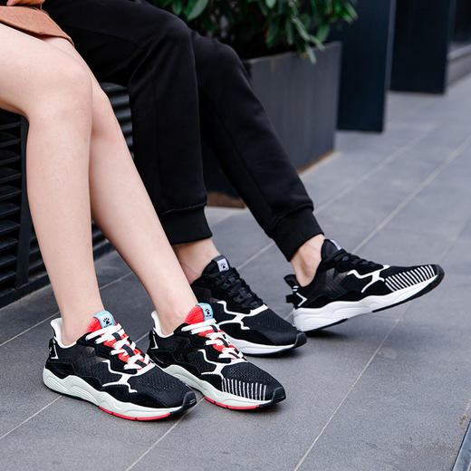 卡尔美情侣休闲鞋男春夏新款飞织透气运动鞋女百搭复古 商品图3