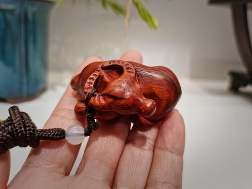 回首牛挂件 小叶紫檀 商品图3