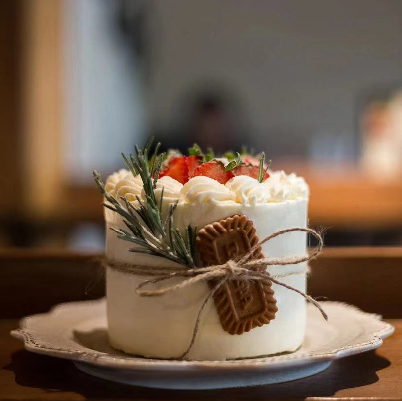 迭香（像犹豫好久寄出的情书）因草莓过季口感偏酸更换为其它时令鲜果