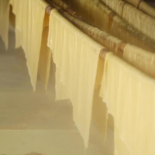 国家地理标志产品，云南石屏手工原汁豆腐皮，舌尖上的中国重点推荐 ，0添加。配料只有大豆和水，豆香浓郁 口感劲道 商品图0