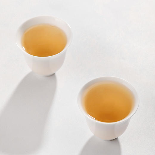 龙印·老白茶饼2010年白牡丹357g  成箱规格：4提共28饼 商品图2