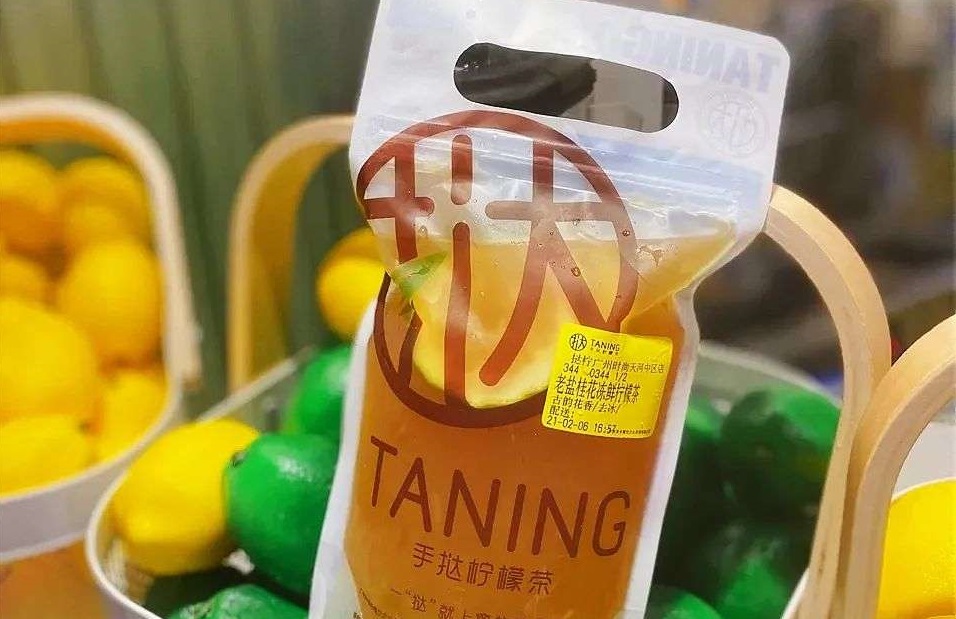 茶里加點(diǎn)咸，月銷10萬+，今年夏天“鹽系<em>茶飲</em>”要崛起了？
