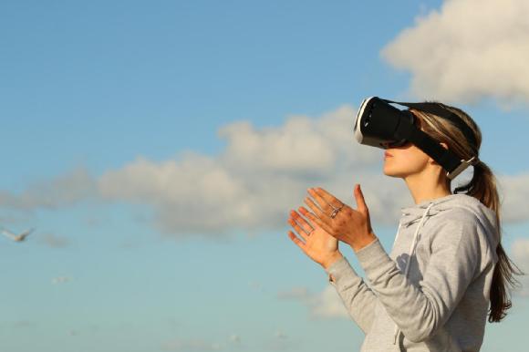 悄悄地,VR「起死回生」