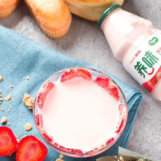 养味草莓牛奶饮料220g 商品图2
