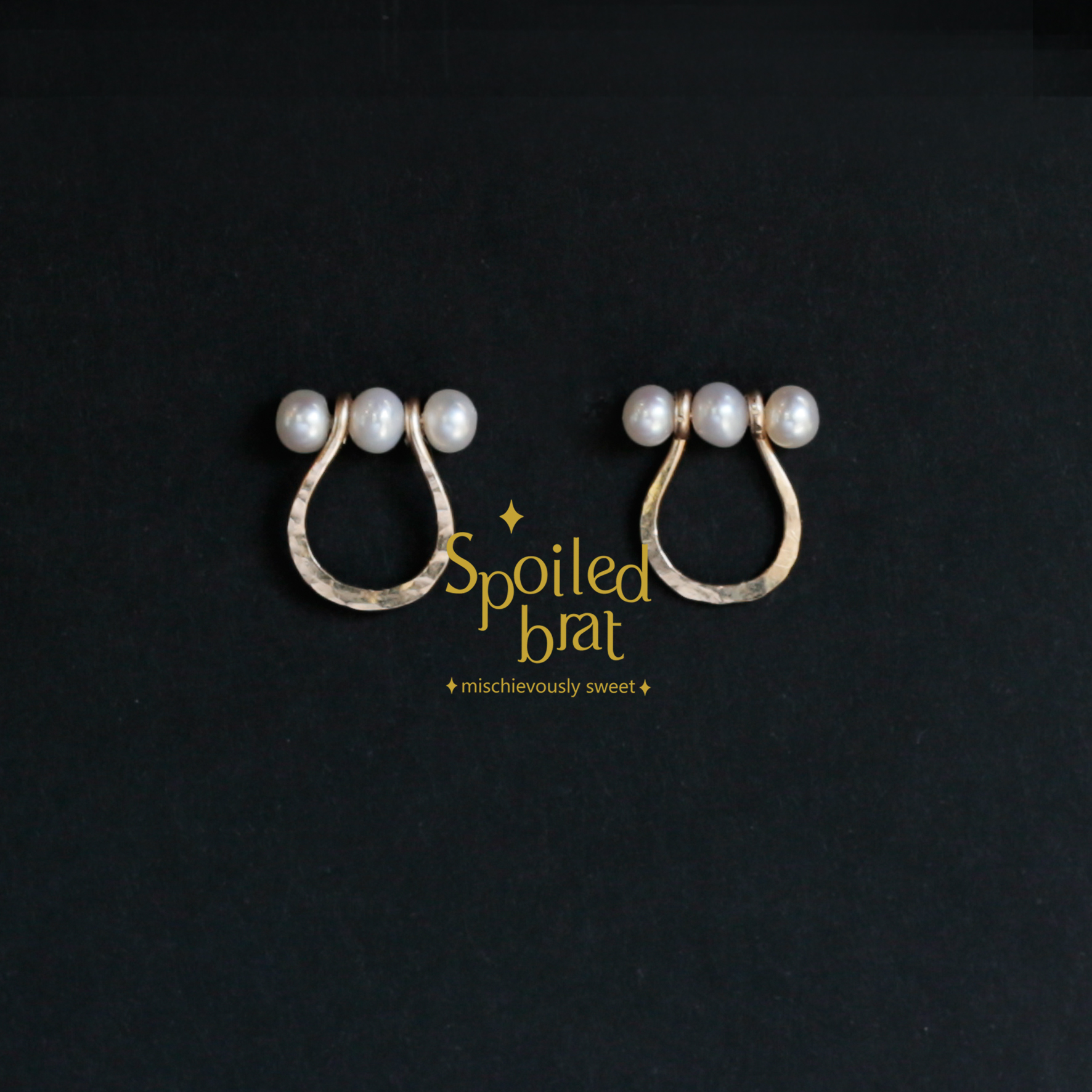 spoiledbrat jewelry珍珠马蹄耳钉