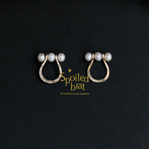 spoiledbrat jewelry珍珠马蹄耳钉 商品图0