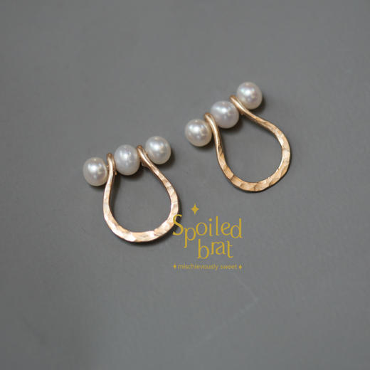 spoiledbrat jewelry珍珠马蹄耳钉 商品图2