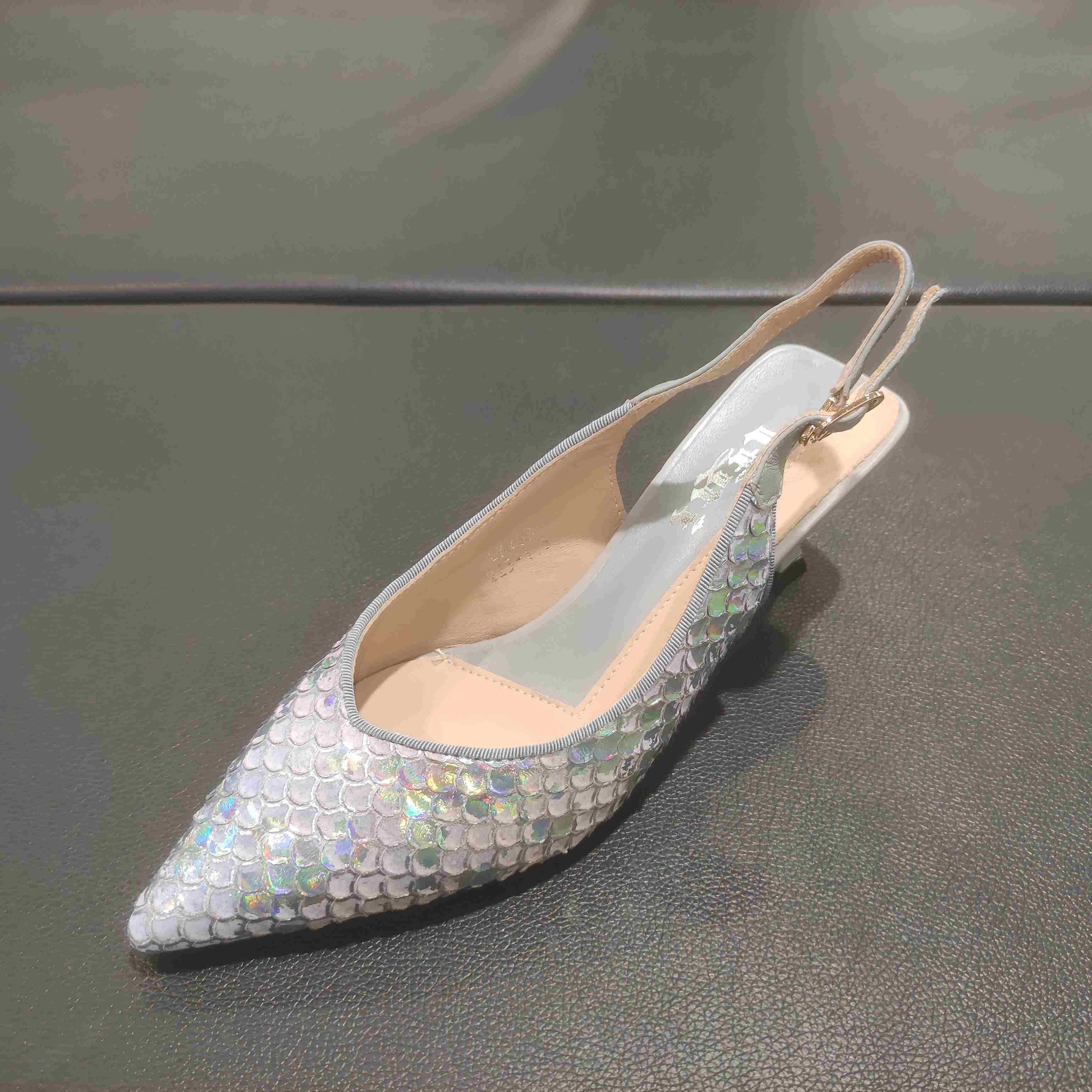 lfgj jeans bk203幻彩小牛皮割纹女凉鞋