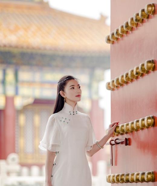 荷言HEYEN 霜露白【明星同款】白色格纹罗绿色玉石扣手工旗袍 商品图2