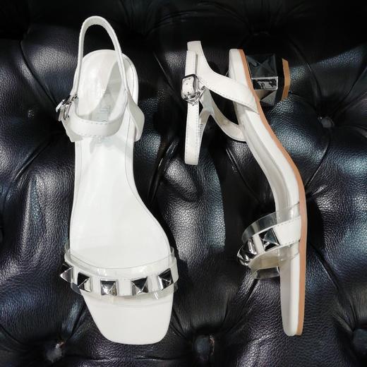 LFGJ 9206铆钉一字带金属粗跟凉鞋 商品图5