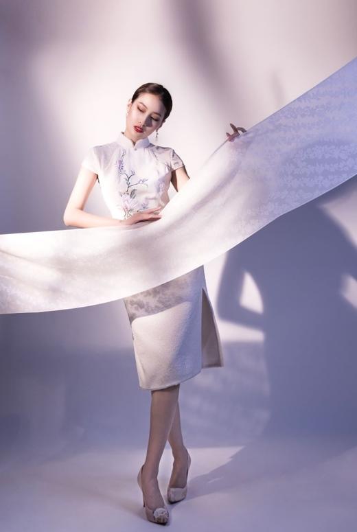 荷言HEYEN 玉殿春 白色真丝提花冠乐绉+玉兰手工刺绣+珍珠装饰 商品图4