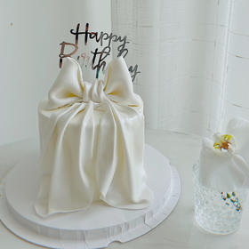 丝缎蝴蝶结 · 奶油蛋糕[动物性奶油霜抹面]