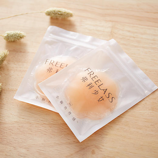 弗利少女乳贴 肤色花瓣型硅胶胸贴 食品级牙胶 防露点 可重复使用 商品图2