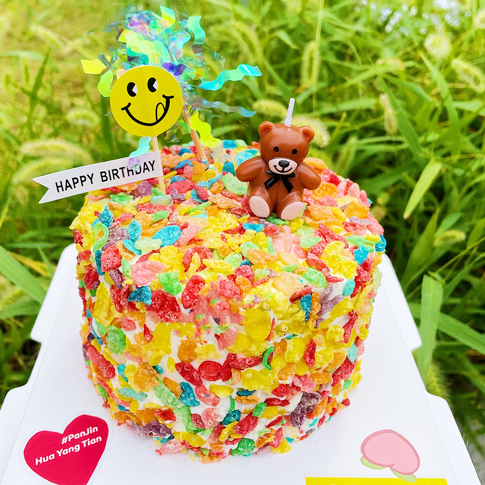 彩虹小熊 · 奶油蛋糕（为造型稳定，外层奶油需用到食品级塑料围边包裹）