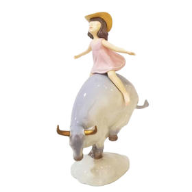 周双《一起飞-轻奢版》牛雕塑摆件