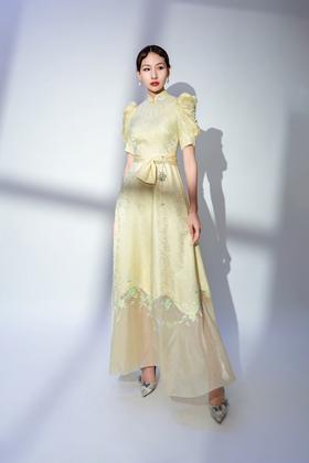 荷言HEYEN 玉人新妆【明星同款】时装周秀场款 鹅黄色真丝混纺梅花织金提花缎+“双兔捧月”造型非遗盘扣+复古泡泡袖+裙身非遗重工苏绣设计”儿童