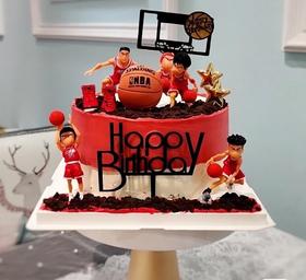 篮球主题蛋糕:小朋友大朋友们一定培养自己的兴趣爱好喔，打篮球不但能强身健体，还能愉悦身心喔