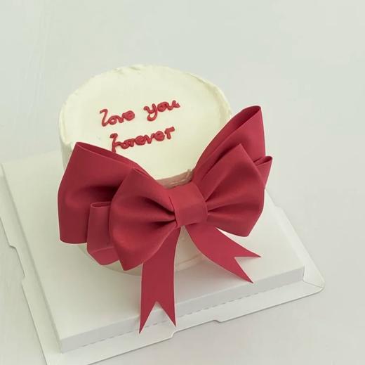 蝴蝶结装饰蛋糕: 商品图0