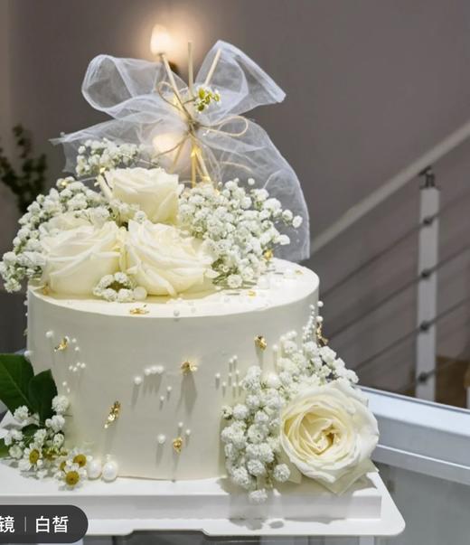 白色满天星鲜花主题蛋糕：（所谓的成熟，大概就是喜欢的东西还是喜欢，只是不再强求罢了。保持纯真和可爱，活成自己喜欢的样子） 商品图0