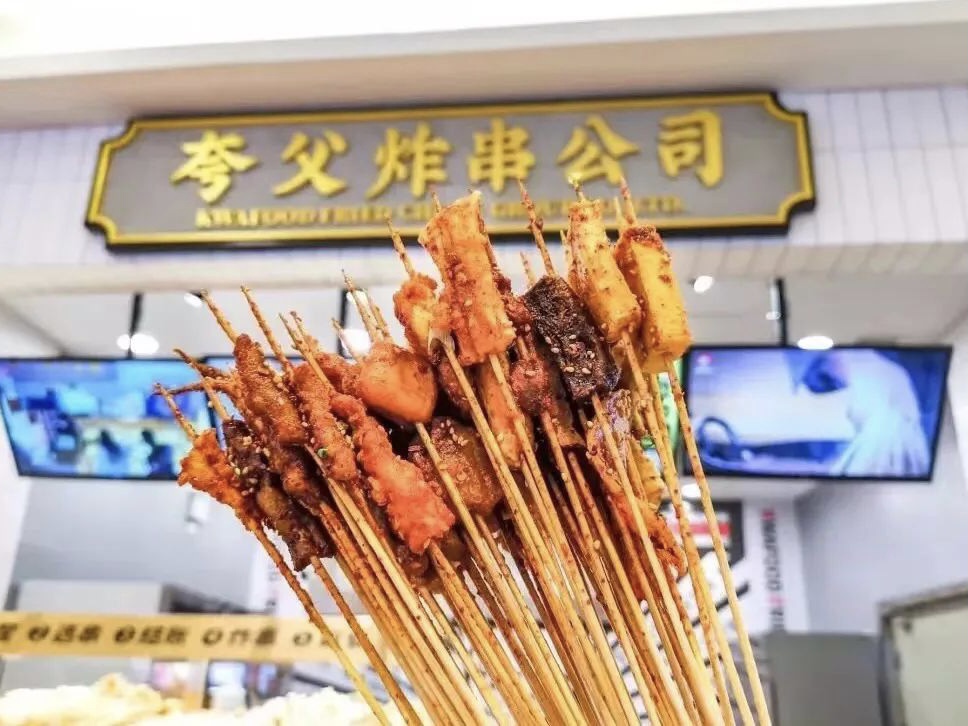 两年开店1800家，半年融资过亿，他爆火背后的秘密是什么？