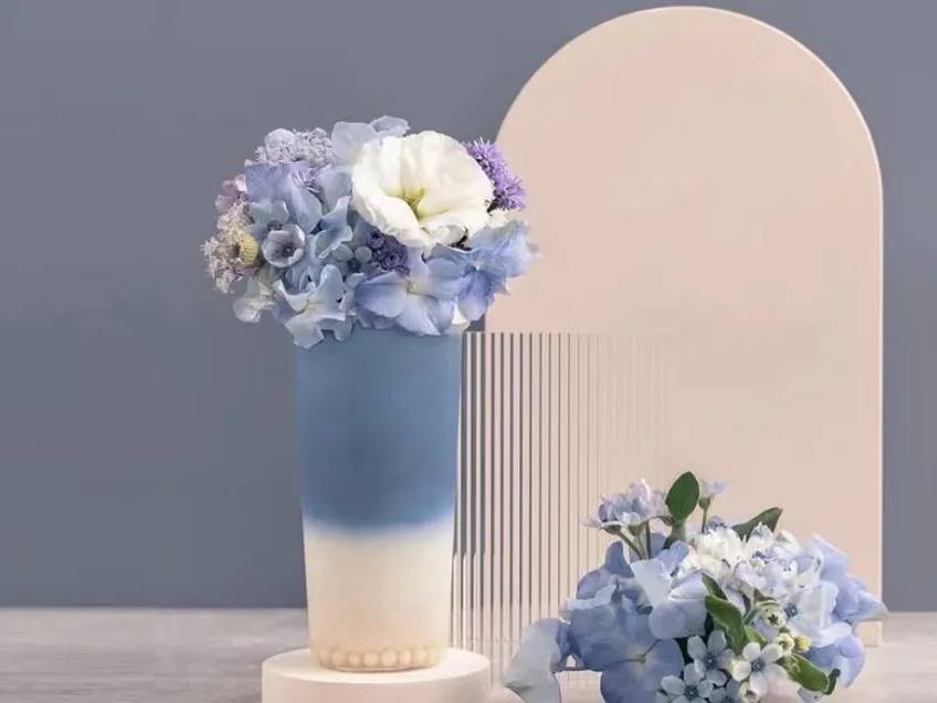 靠「鲜花奶茶」一天卖出1200+杯，门店最高营业额达70万+！他是怎么做到的？