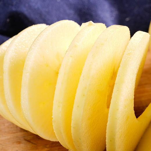 【快递停发，2月26日陆续发货】【山东.金苹果】奶油富士“黄金果” 果香浓郁 脆甜多汁 吃一口 就忘不了的味道 商品图6