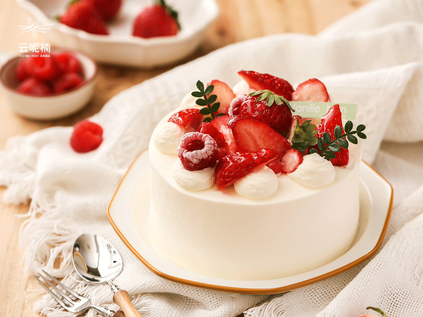 莓莓满满奶油鲜莓蛋糕