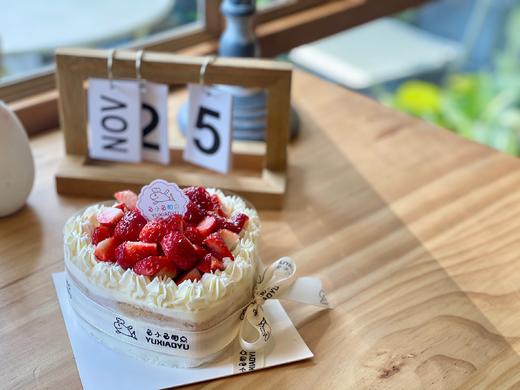 五寸木糠心型堆水果蛋糕（宽14cm、高5cm、适合2-3人）【温馨提示】
此款为木糠冰淇淋蛋糕，核心口感是冷冻冰淇淋质地~
因产品属性需全程冷冻保存，冬季环境温度低，收到后口感会更冰更硬哦~ 商品图13