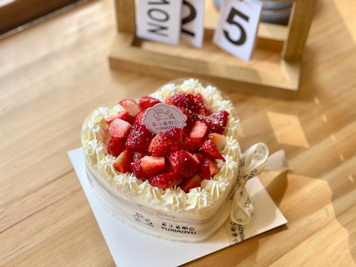 五寸木糠心型堆水果蛋糕（宽14cm、高5cm、适合2-3人）【温馨提示】
此款为木糠冰淇淋蛋糕，核心口感是冷冻冰淇淋质地~
因产品属性需全程冷冻保存，冬季环境温度低，收到后口感会更冰更硬哦~ 商品图10