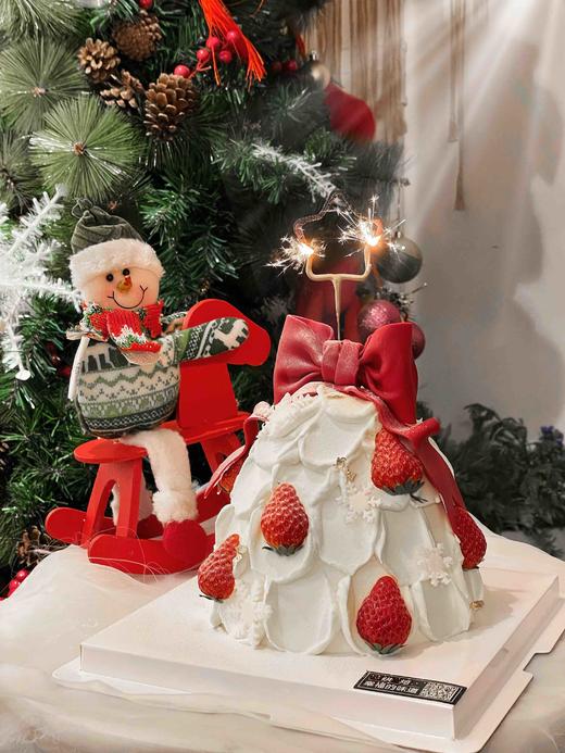 冬日限定：奶油草莓塔蛋糕，没有甜甜的文案，只有入口即化的蓝风车动物奶油，还有奶香微甜的蛋糕 商品图1