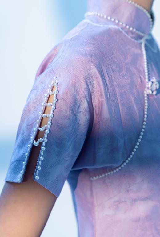 【明星同款】荷言HEYEN 珠嬛赋 紫色羽毛提花真丝手工旗袍 商品图8