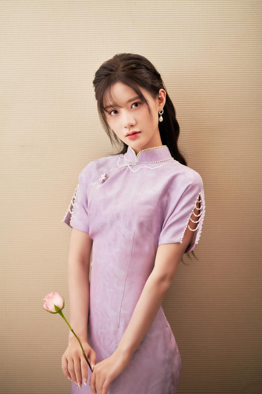 【明星同款】荷言HEYEN 珠嬛赋 紫色羽毛提花真丝手工旗袍 商品图0