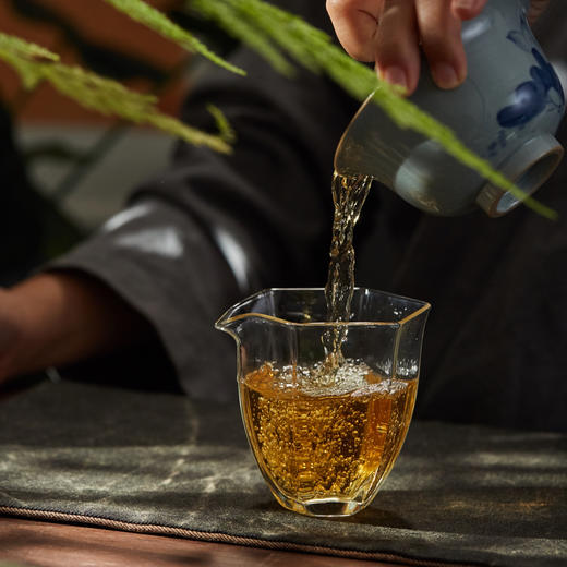 【珍藏老白茶】 150年古树 古六大茶山之一 蛮砖老白茶 2015年制茶料 357克/饼 商品图6