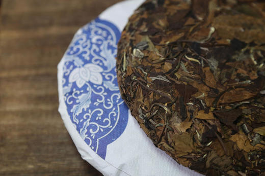 【珍藏老白茶】 150年古树 古六大茶山之一 蛮砖老白茶 2015年制茶料 357克/饼 商品图4