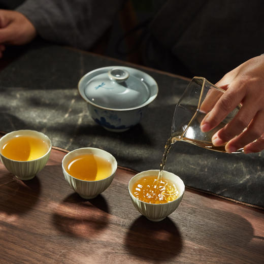 【珍藏老白茶】 150年古树 古六大茶山之一 蛮砖老白茶 2015年制茶料 357克/饼 商品图5