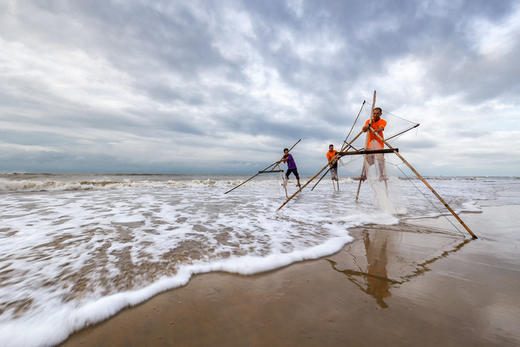 印象广西：德天瀑布、明仕田园、靖西鹅泉、旧州古镇、逐龙河田园风光+防城港京族虾灯、高跷捕鱼、涠洲岛5天—9天摄影团 商品图2