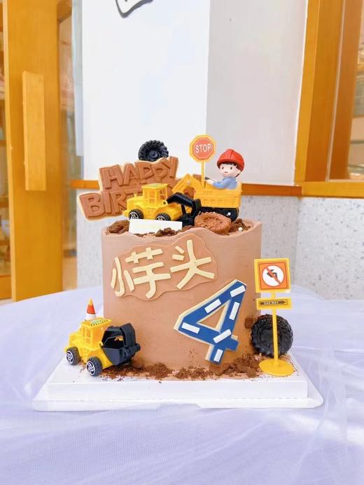 小男孩挖挖机 巧克力奶油  ( 提前24小时预订） 商品图0