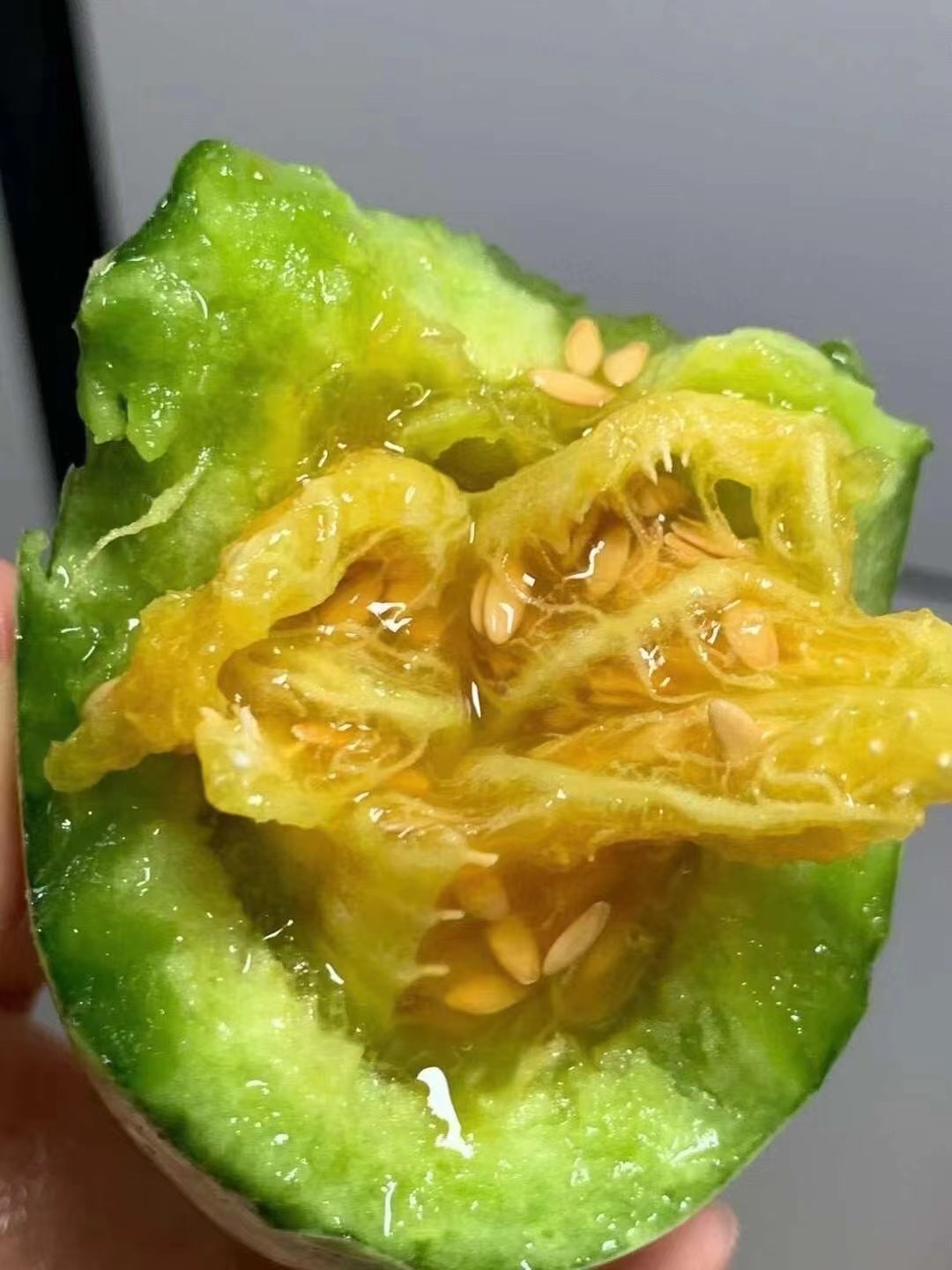 海南蜜七七，长的没啥特别，就是好吃💯香味浓郁，酥脆细嫩