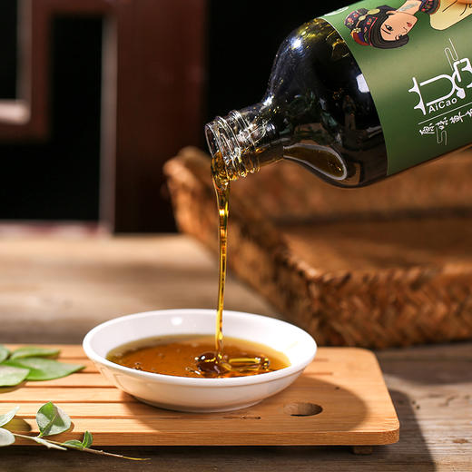 正安优选·羌妆艾草原味草本沐浴露   源自传统的草本沐浴液， 精选高山苦艾叶、 无患子、皂角、苦参等植物， 结合羌族古法技术和现代工艺制作而成。 商品图3