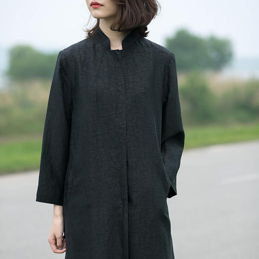 丁摩 龟纹香云纱真丝简洁风格中长款风衣外套Q122051 商品图6