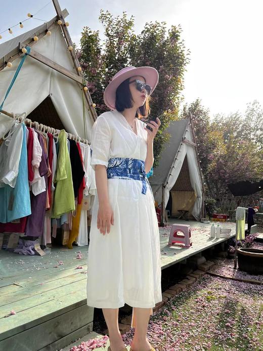 【抖音专属】V领连衣裙（22707378-苎麻白） 商品图1