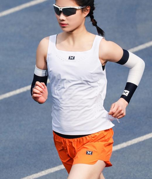 BODYWIT身体智慧飞天女速干时尚超轻网眼跑步健身无袖 T恤 商品图8