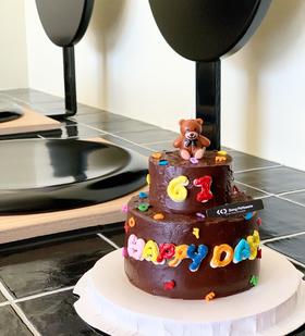 巧克力熊仔 · 奶油霜蛋糕